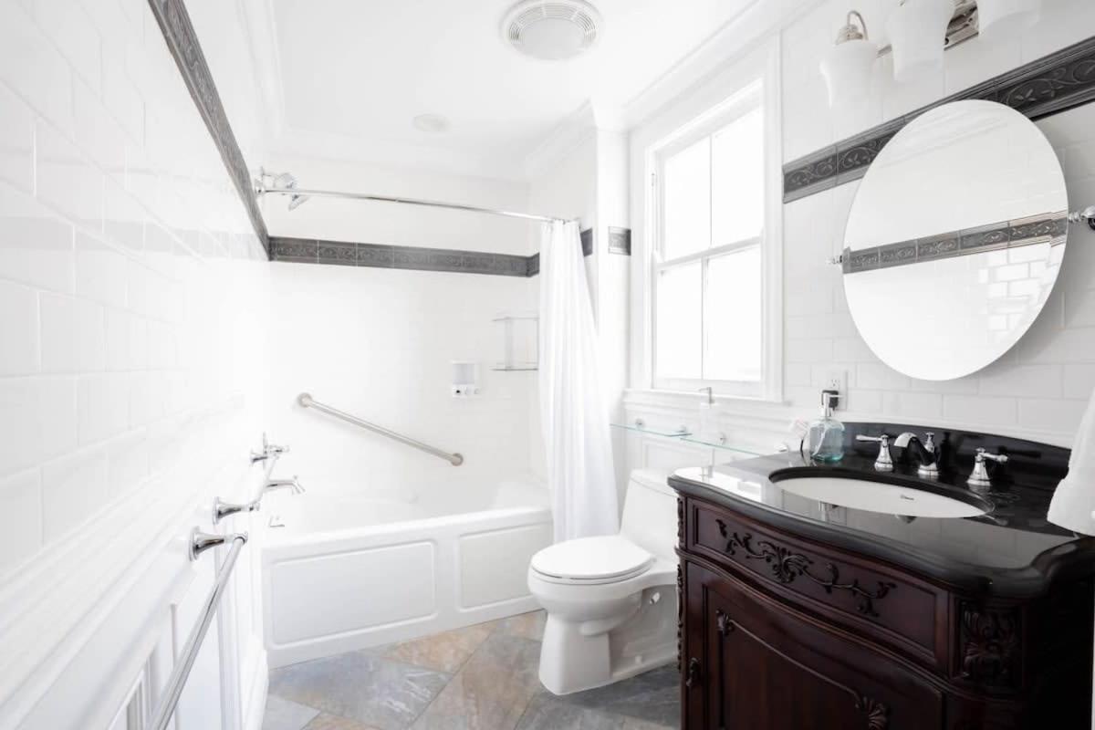 Decadent Luxury - Covington Condo Екстер'єр фото